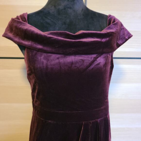 NWT Lulu's I'm Enchanted Burgundy Velvet Dress Womens L Off Shoulder Maxi Formal - Picture 5 of 12